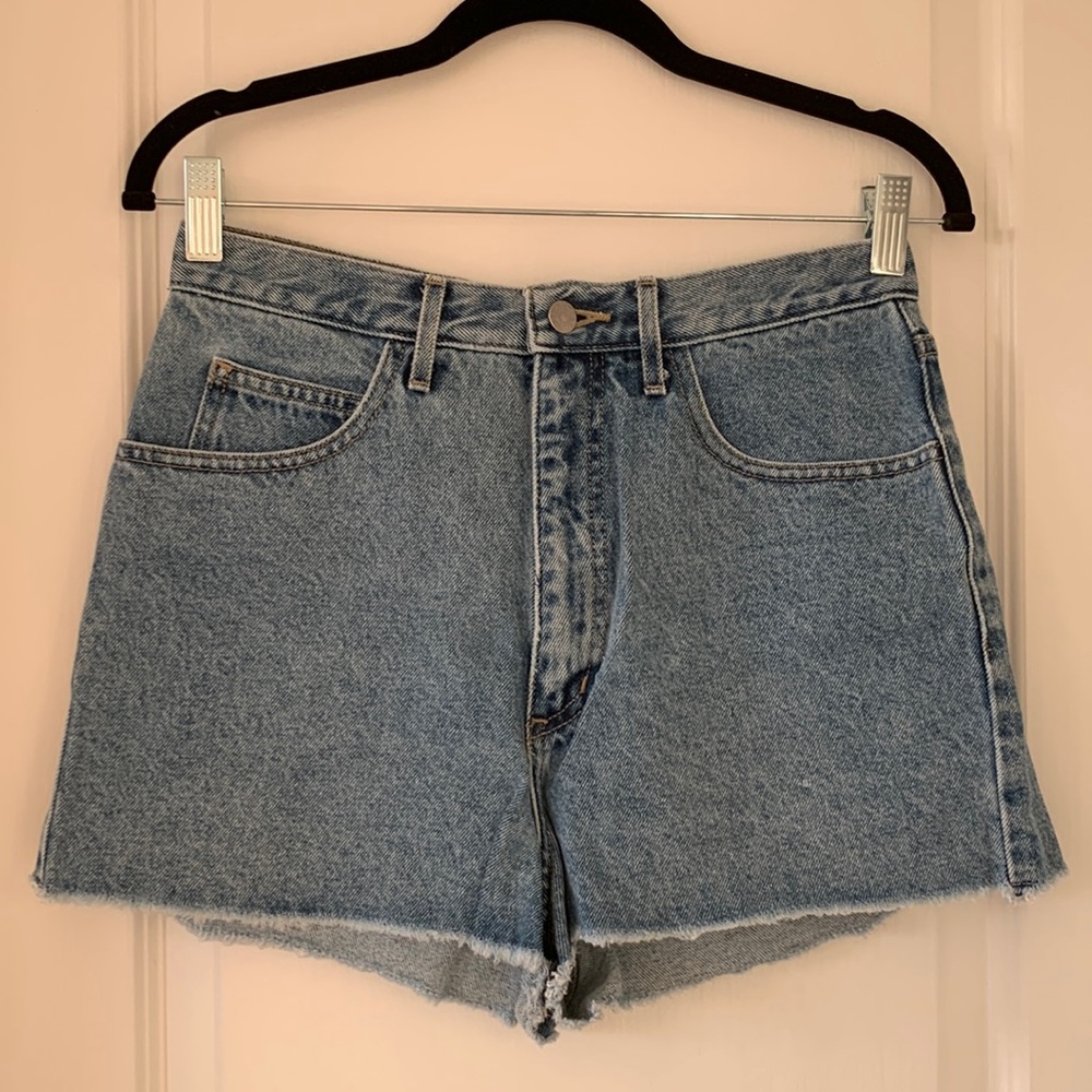 GUESS Y2K Vintage 1.5” Inseam Frayed Jean Shorts Size 30